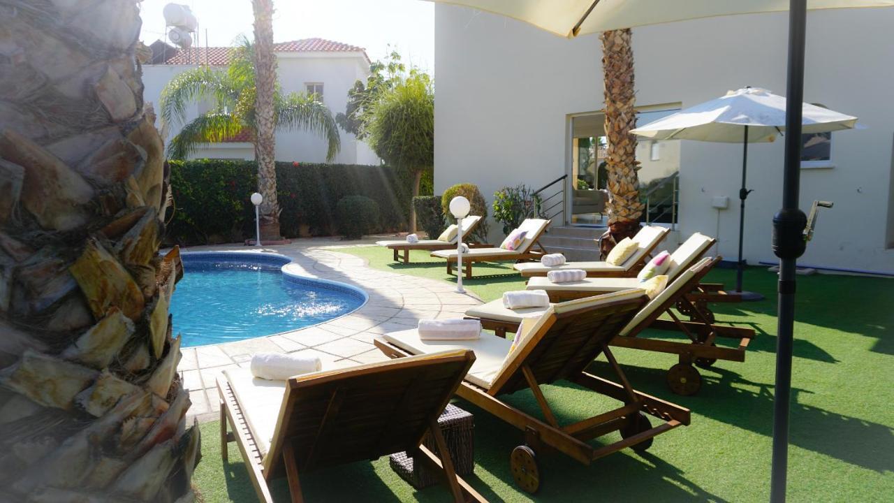 Villa Oasis By Ezoria Villas Coral Bay Exterior photo